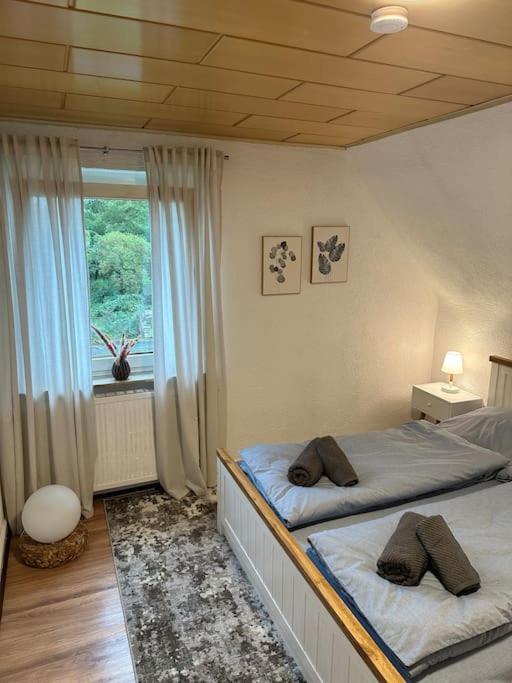 Gemuetliche Wohnung Naehe Alsfeld - Parkplatz Exterior foto